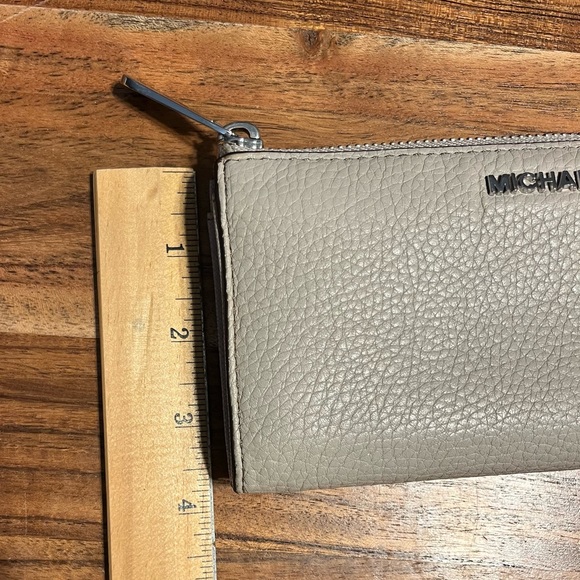 Grey Michael Kors wallet! Like new! - Picture 5 of 6
